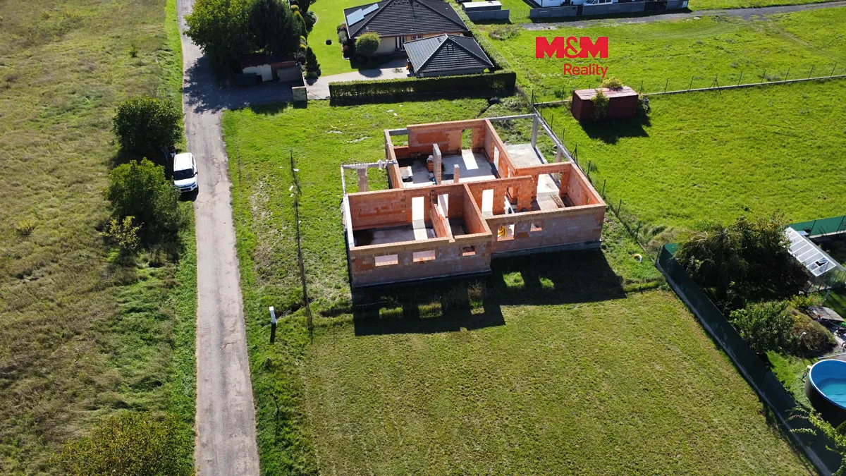 Prodej stavebního pozemku 1044 m²